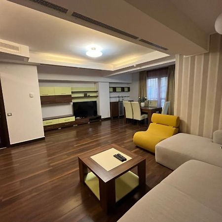 Large 2 Bedroom Apartment Soseaua Nordului Bukarest Eksteriør billede